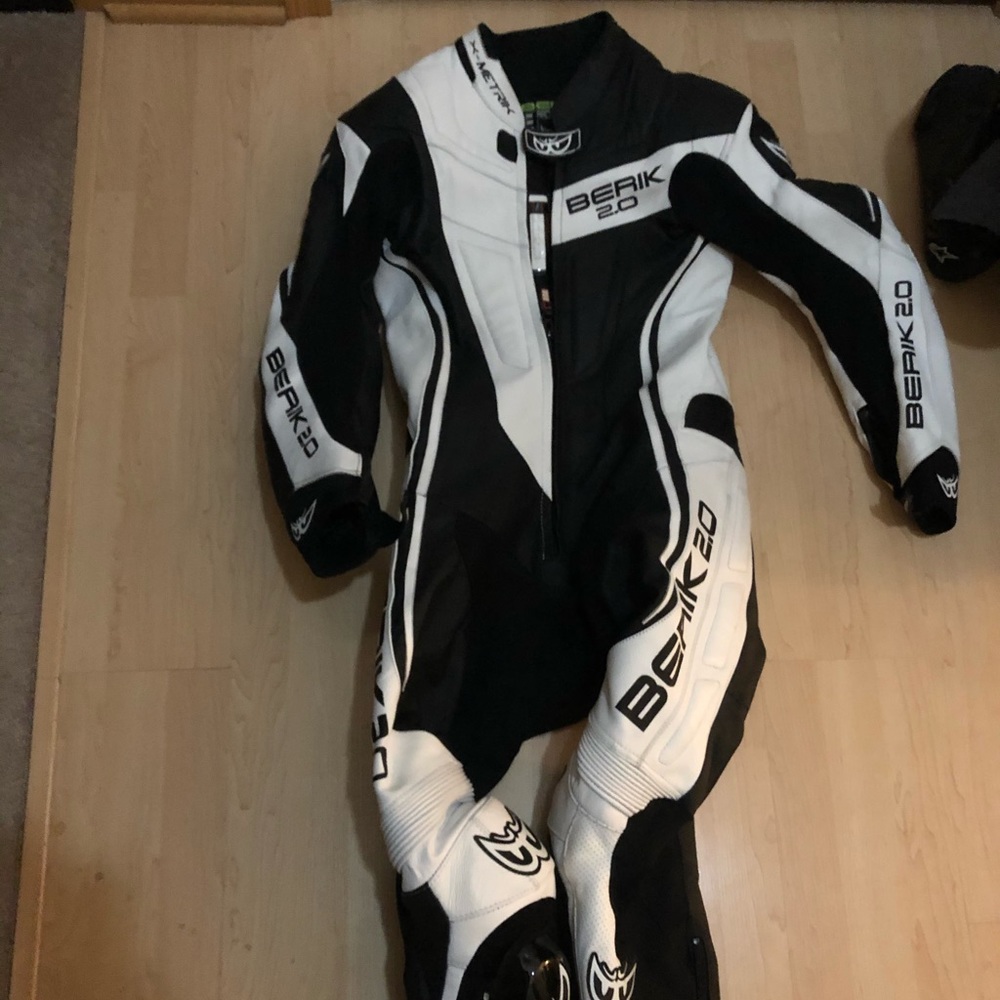 Motorcycle leather riding suit